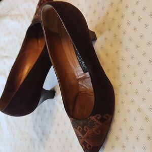 Sergio Rossi Brown Suede Embroidered Toe Kitten Heels Pumps sz 38.5/8.5
